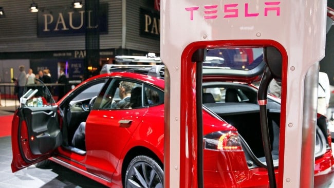 Акции Tesla восстанавливают рост на фоне прогноза 23%-го увеличения до $500
