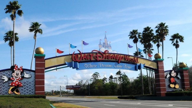Disney уволит 28 тысяч сотрудников Диснейлендов