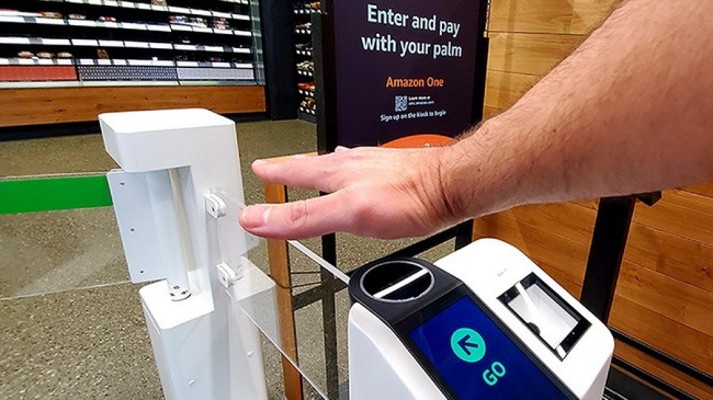 Amazon анонсировал запуск оплаты Amazon One с помощью сканирования ладони