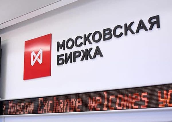 Рынок акций РФ в четверг торгуется смешанно