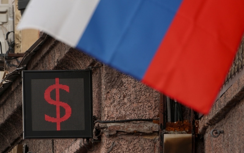 Считать до ста: как долго рубль продолжит падать