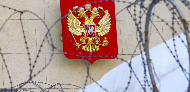 Кабмин продлил на год экономические санкции на российские товары