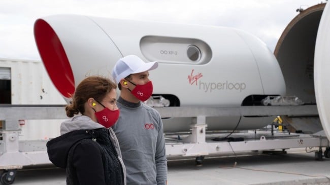 Virgin Hyperloop первая в мире протестировала сверхскоростную поездку с двумя пассажирами