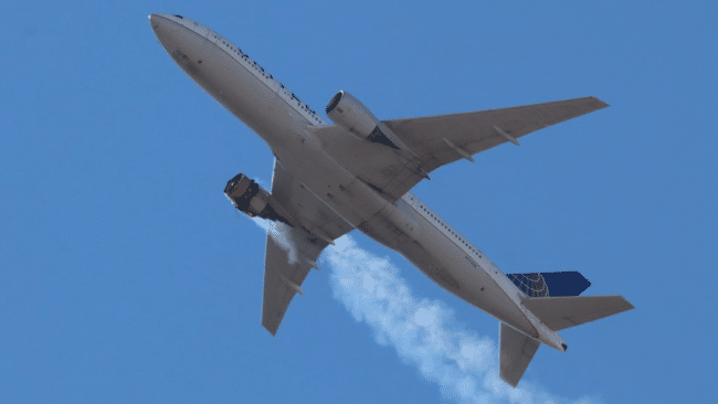 FAA начала новое расследование против Boeing после возгорания двигателя самолета