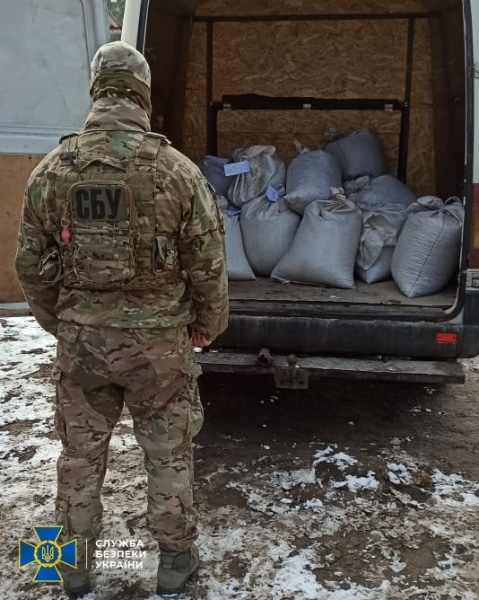 СБУ нашла 1,5 тонны янтаря при задержании контрабандистов: фото, видео
