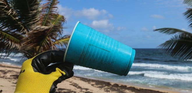 Кто приближает экологическую катастрофу: топ-20 производителей одноразового пластика