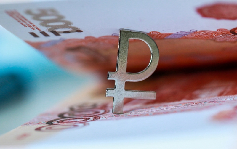 Дорога к дальнейшему падению рубля: российская валюта попала в «токсичную атмосферу»