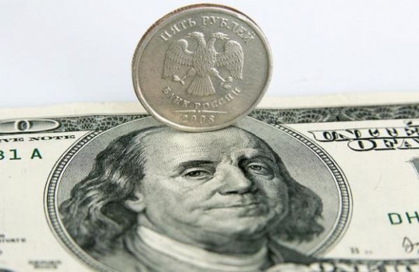 Курс доллара попал под тотальное давление в преддверие выборов в США